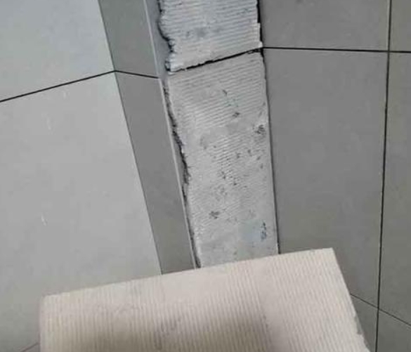 阳曲瓷砖空鼓维修公司分享下厨房瓷砖脱落的补救措施。